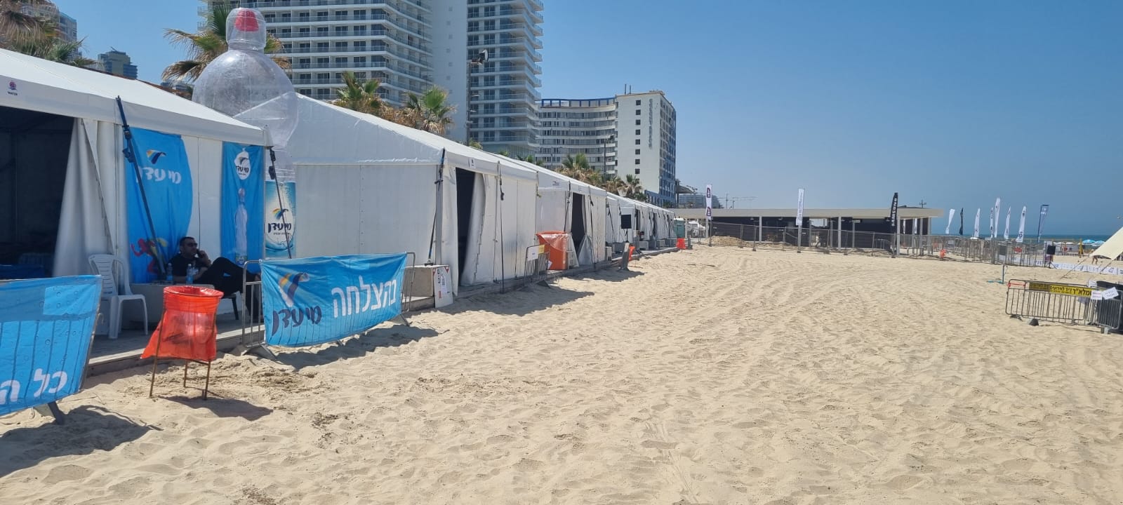 אוהלים לאליפות העולם בכדורעף חופים